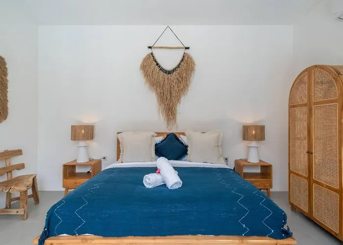 Casa Biari Tropical Modern Central Canggu Beach Canggu (Bali)
