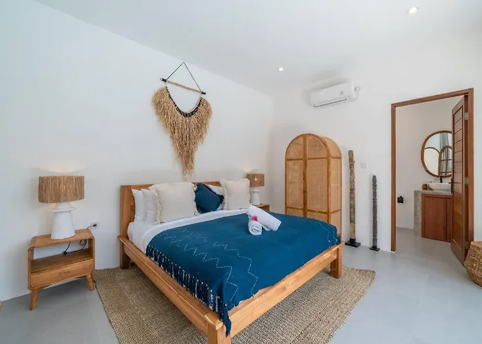 Villa Casa Biari Tropical Modern Central Canggu Beach