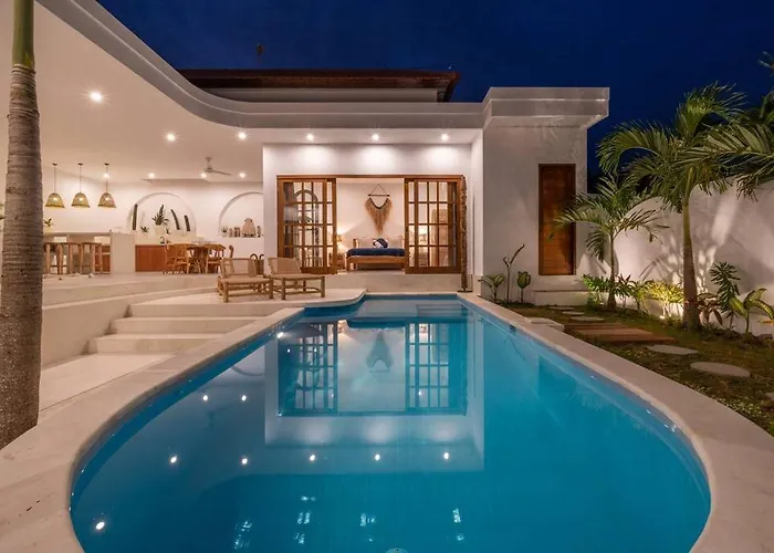 Villa Casa Biari Tropical Modern Central Canggu Beach