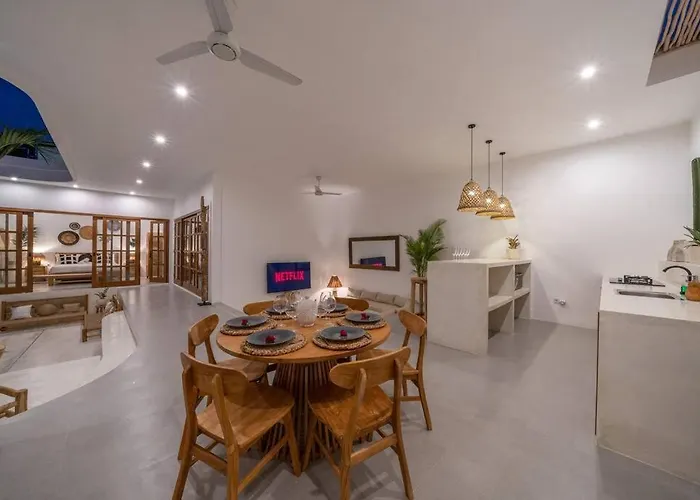Villa Casa Biari Tropical Modern Central Canggu Beach