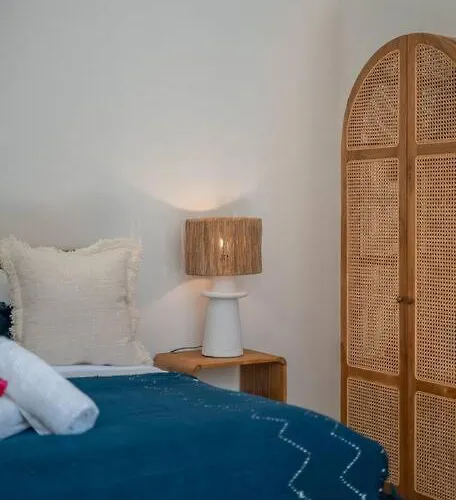 Casa Biari Tropical Modern Central Canggu Beach