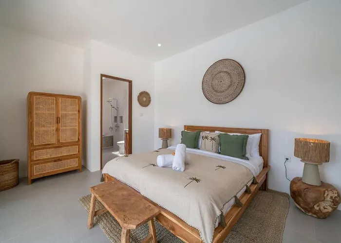 Casa Biari Tropical Modern Central Canggu Beach Villa Canggu (Bali)