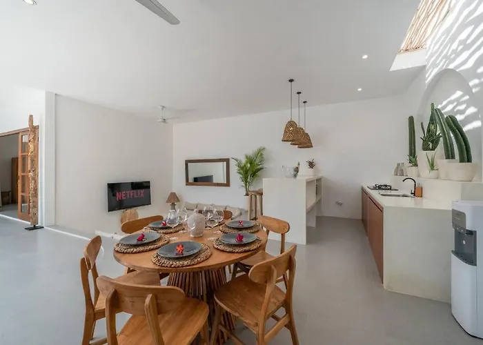 Casa Biari Tropical Modern Central Canggu Beach * Canggu (Bali)
