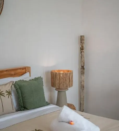 Casa Biari Tropical Modern Central Canggu Beach Villa