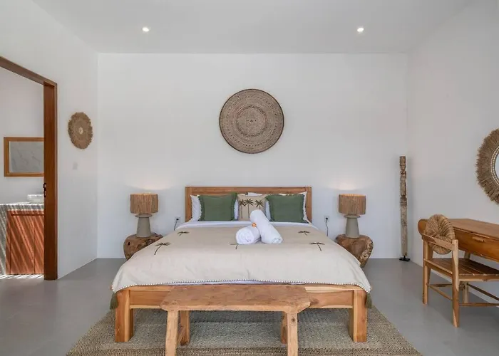 Casa Biari Tropical Modern Central Canggu Beach
