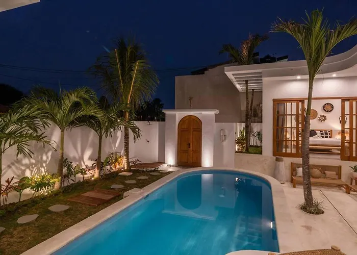 Casa Biari Tropical Modern Central Canggu Beach