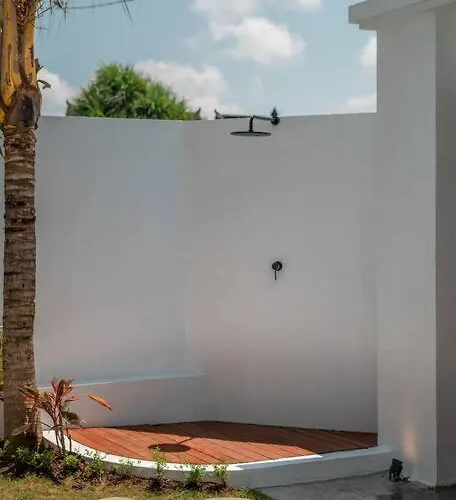 Casa Biari Tropical Modern Central Canggu Beach Canggu (Bali)