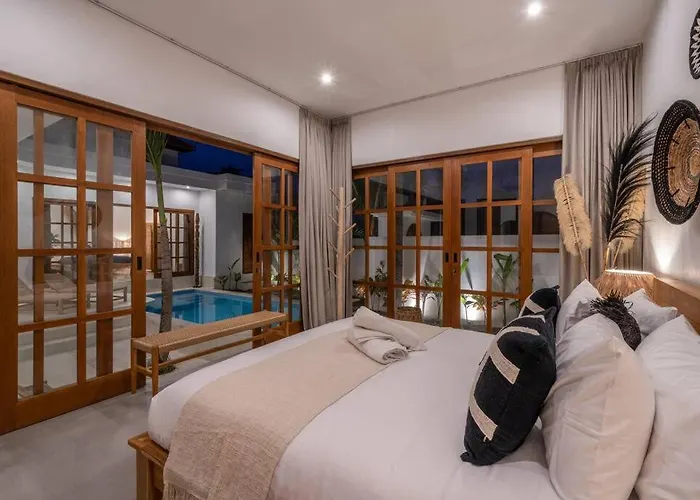 Villa Casa Biari Tropical Modern Central Canggu Beach